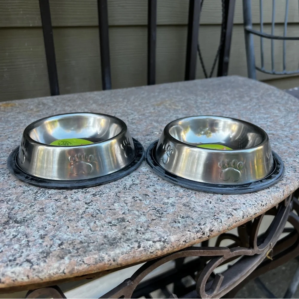 NWT Stainless Steel Set/2 Embossed Cat Bowls Non Skid Base 6 Oz